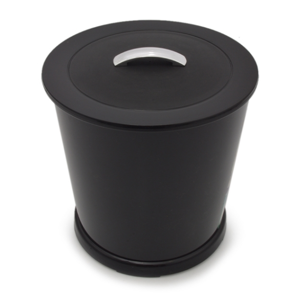 LIXEIRA PLASTICA 6L PRETA C/PEGADOR CROMADO